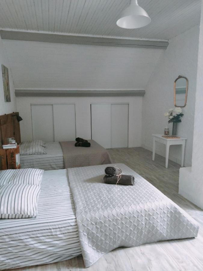 Chambre Familiale Anna "Mon Lit Au Pre" , Jusqu'A 4 Adultes Et 2 Enfants Avec Piscine Familles, Couples Ou Femmes Seulement Pontours Exteriér fotografie